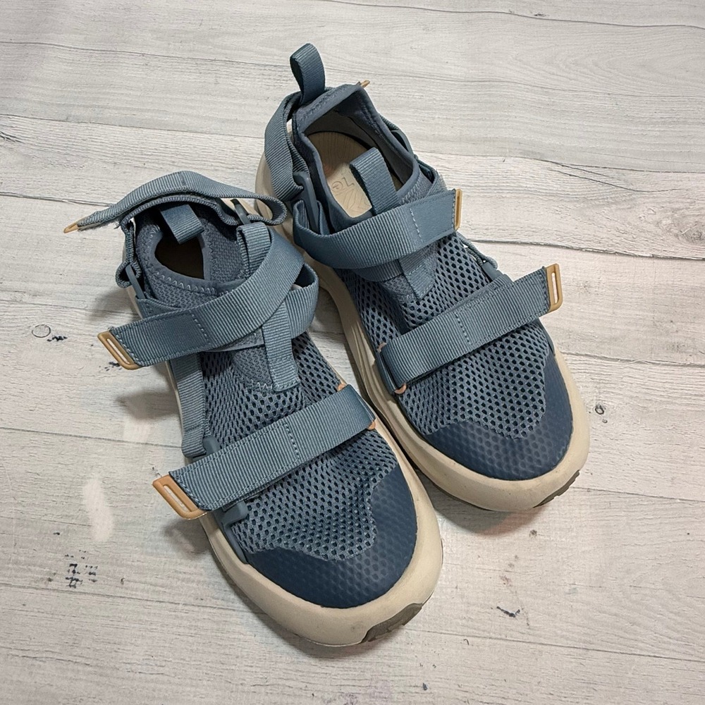 Teva Women's Outflow Universal Closed Toe Water Sandal blue women's size 7.5